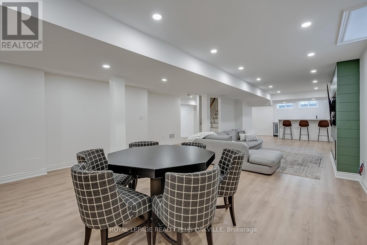 












3339 SKIPTON LANE

,
Oakville,




Ontario
L6M0K3

