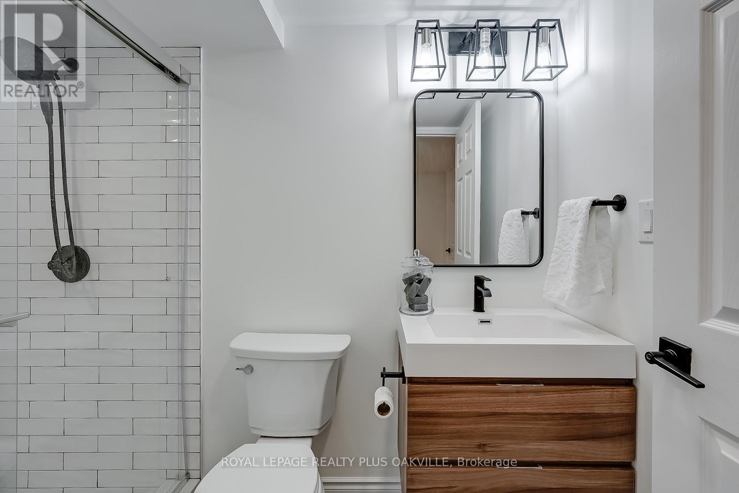 












3339 SKIPTON LANE

,
Oakville,




Ontario
L6M0K3

