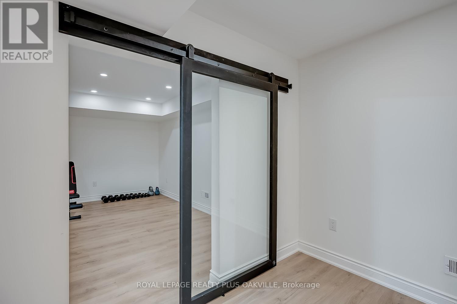 












3339 SKIPTON LANE

,
Oakville,




Ontario
L6M0K3

