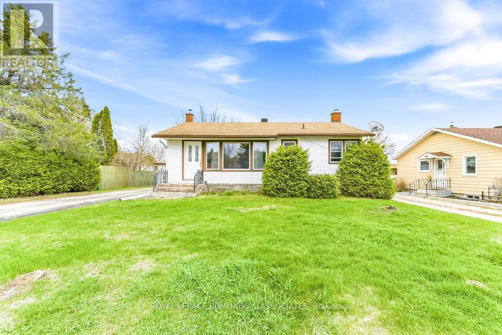 












1211 ZADOW STREET

,
Laurentian Valley,




Ontario
K8A6W8

