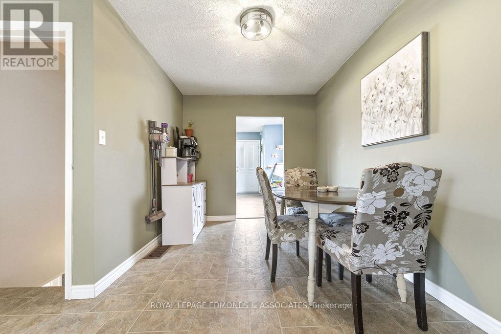 












1211 ZADOW STREET

,
Laurentian Valley,




Ontario
K8A6W8

