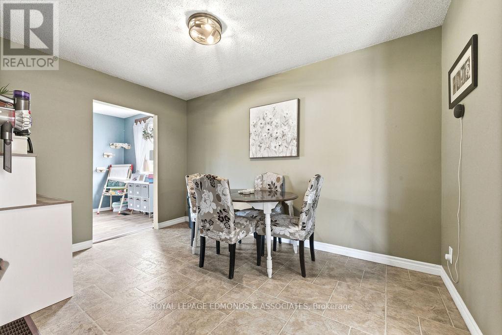 












1211 ZADOW STREET

,
Laurentian Valley,




Ontario
K8A6W8

