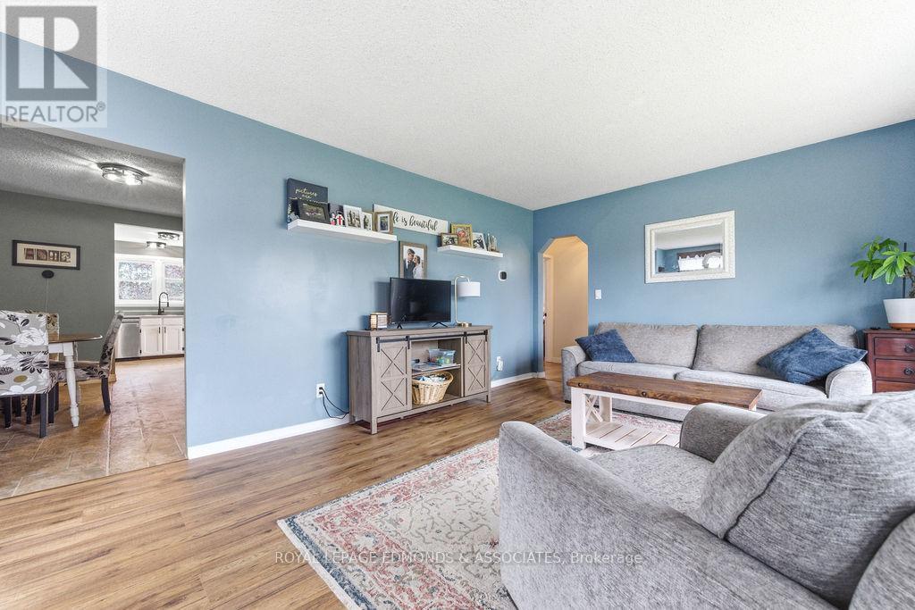 












1211 ZADOW STREET

,
Laurentian Valley,




Ontario
K8A6W8

