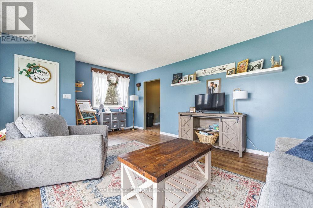 












1211 ZADOW STREET

,
Laurentian Valley,




Ontario
K8A6W8

