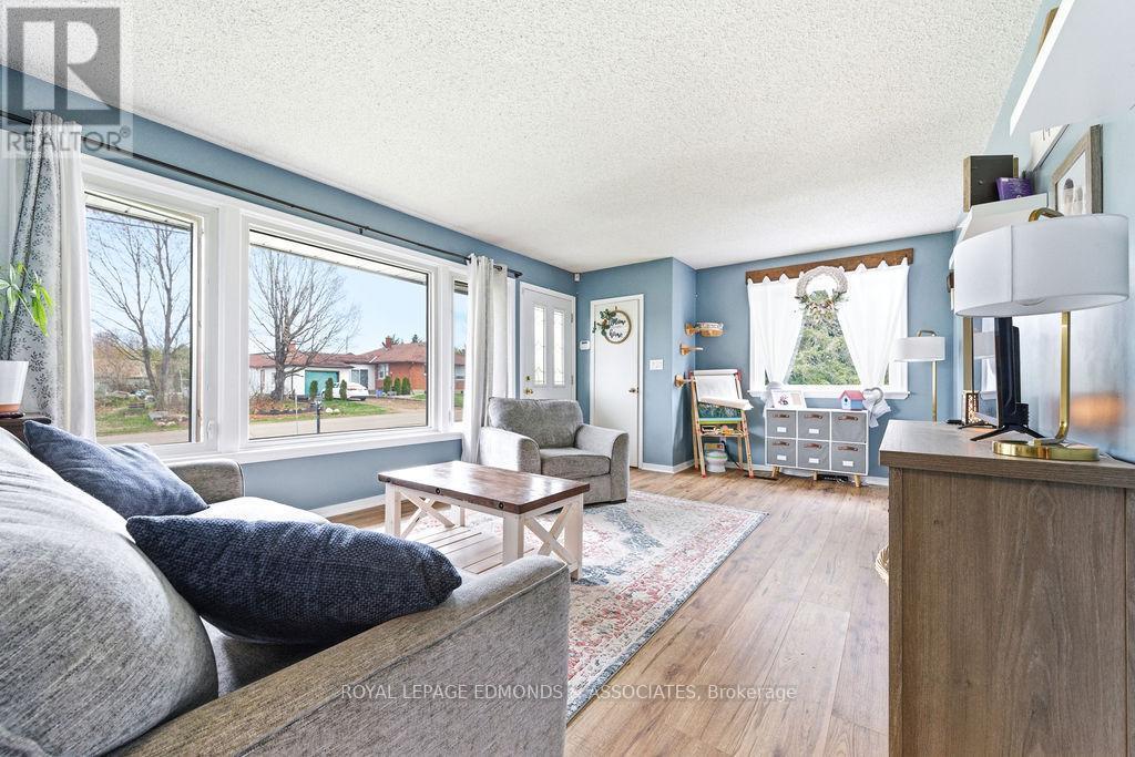 












1211 ZADOW STREET

,
Laurentian Valley,




Ontario
K8A6W8

