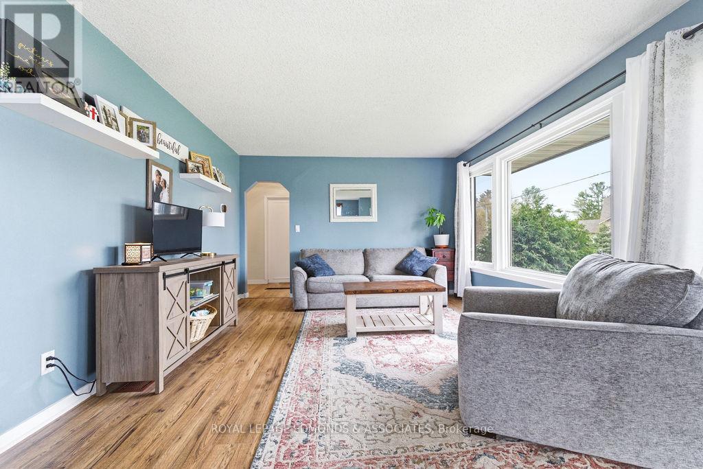 












1211 ZADOW STREET

,
Laurentian Valley,




Ontario
K8A6W8

