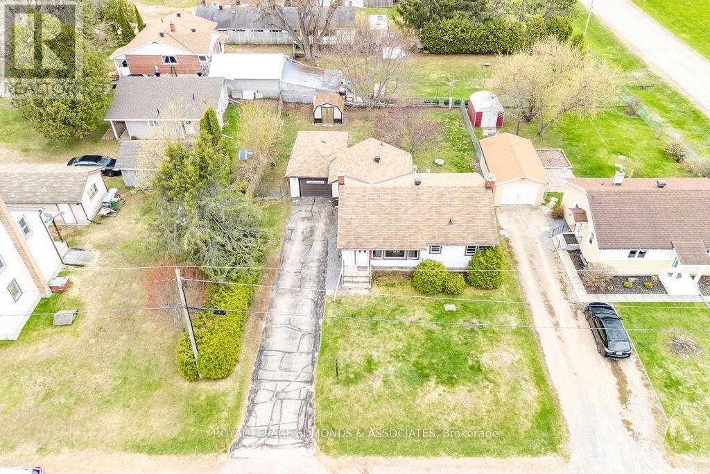 












1211 ZADOW STREET

,
Laurentian Valley,




Ontario
K8A6W8

