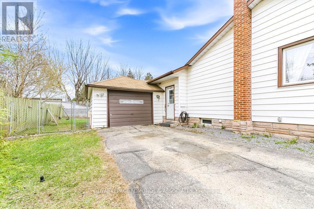












1211 ZADOW STREET

,
Laurentian Valley,




Ontario
K8A6W8

