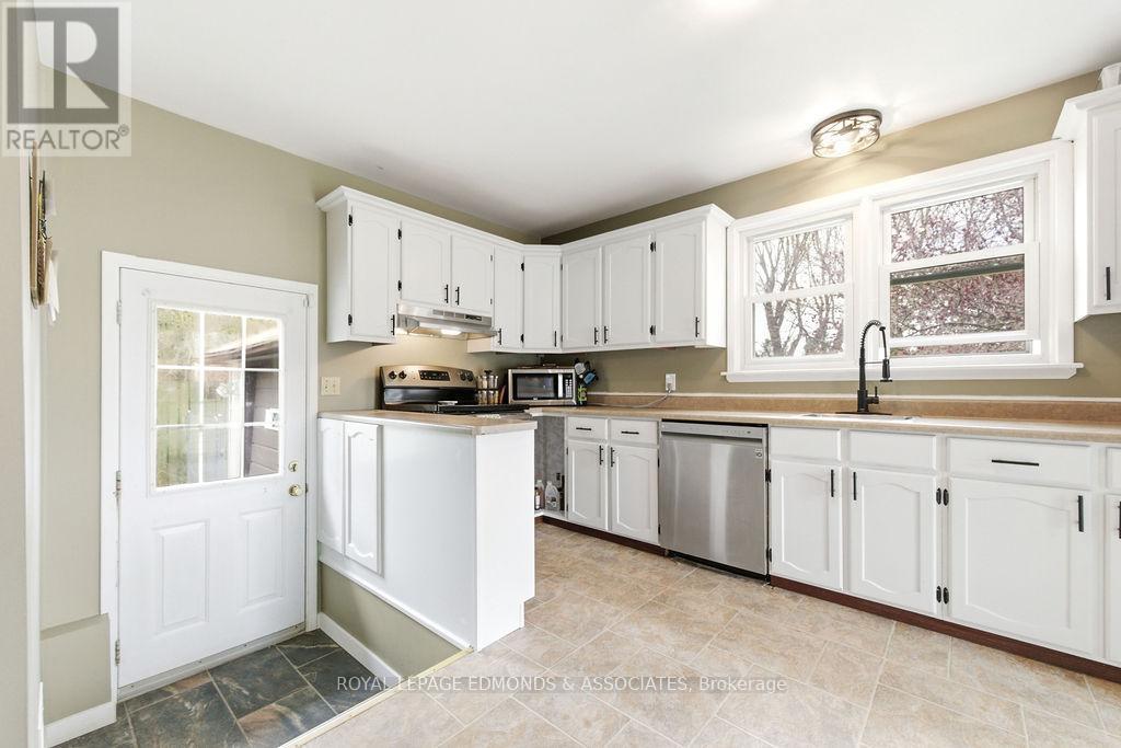 












1211 ZADOW STREET

,
Laurentian Valley,




Ontario
K8A6W8

