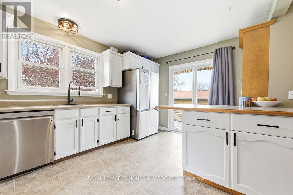 












1211 ZADOW STREET

,
Laurentian Valley,




Ontario
K8A6W8

