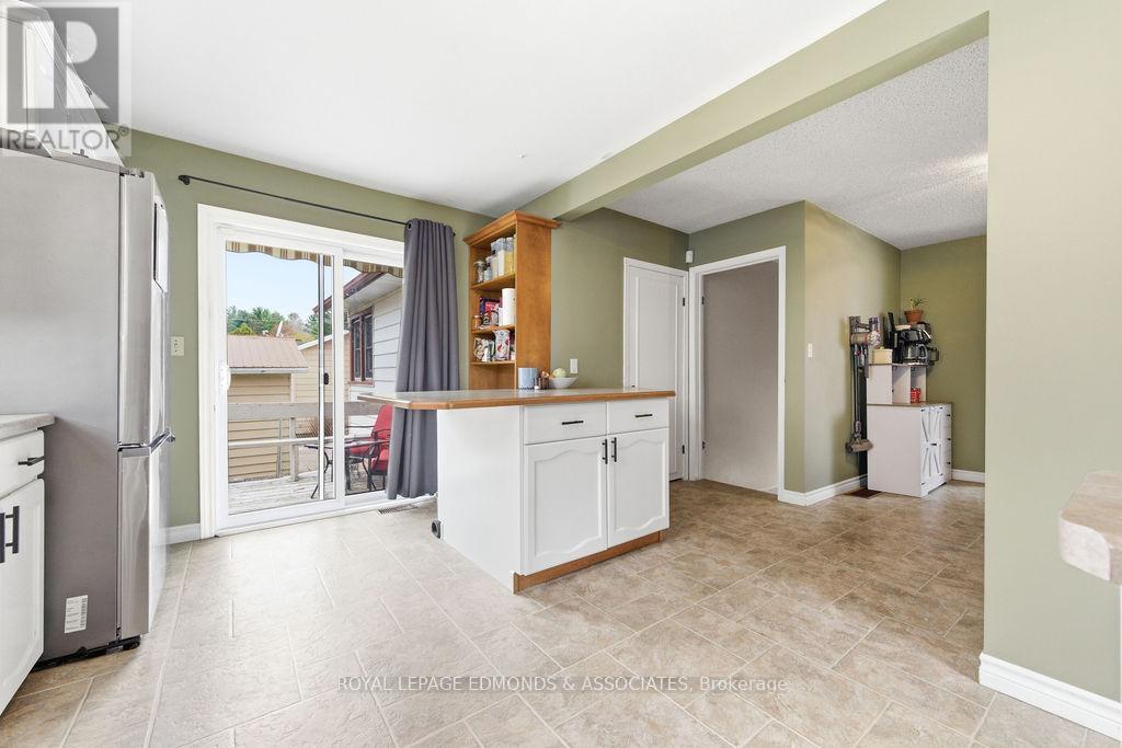 












1211 ZADOW STREET

,
Laurentian Valley,




Ontario
K8A6W8

