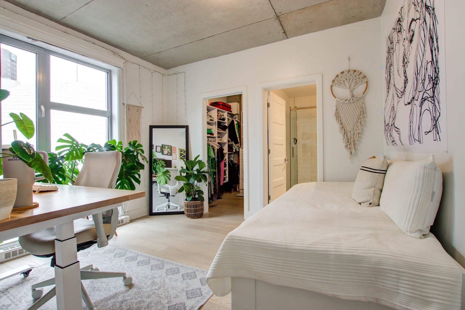 









1205


Rue St-Dominique

, 601,
Montréal (Ville-Marie),




QC
H2X2W3

