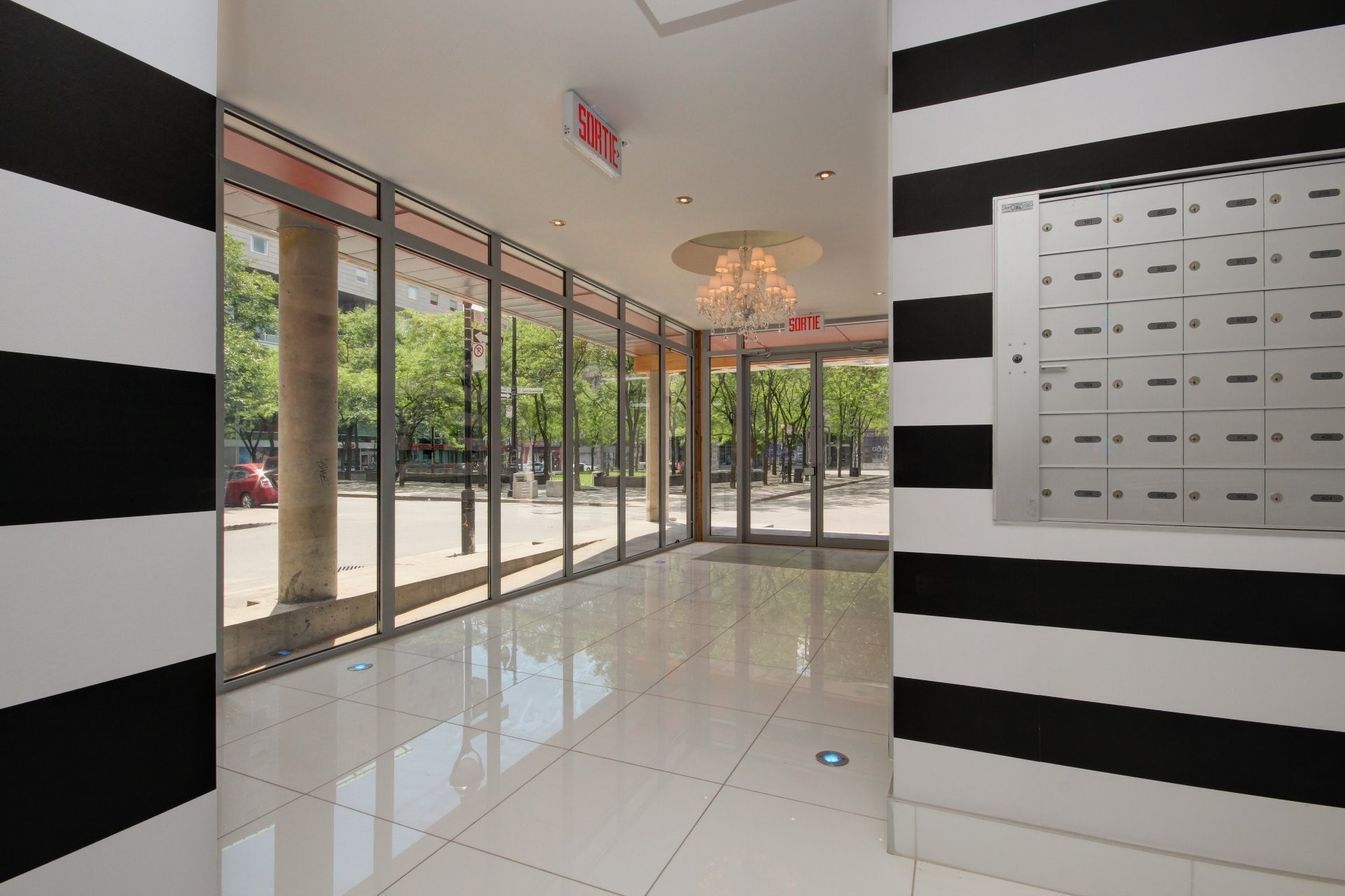 









1205


Rue St-Dominique

, 601,
Montréal (Ville-Marie),




QC
H2X2W3

