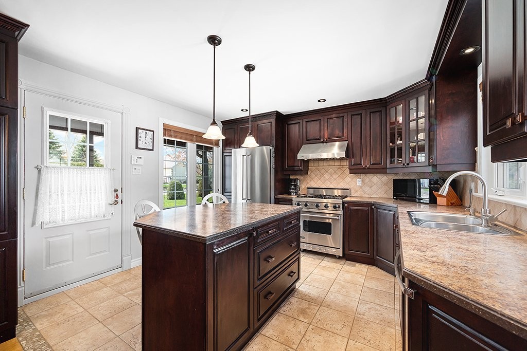 









15


Rue Jean-Marc

,
Gatineau (Gatineau),




QC
J8R2S7

