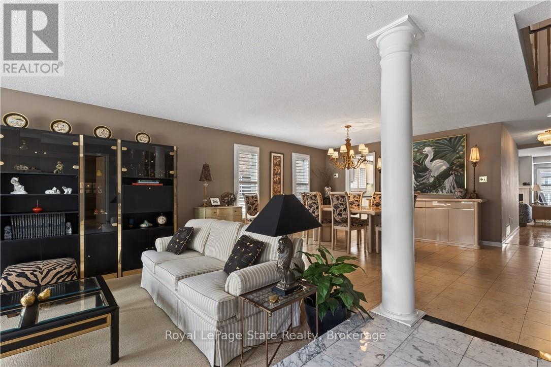 












77 SUNVALE PLACE

,
Hamilton (Lakeshore),




Ontario
L8E4Z6

