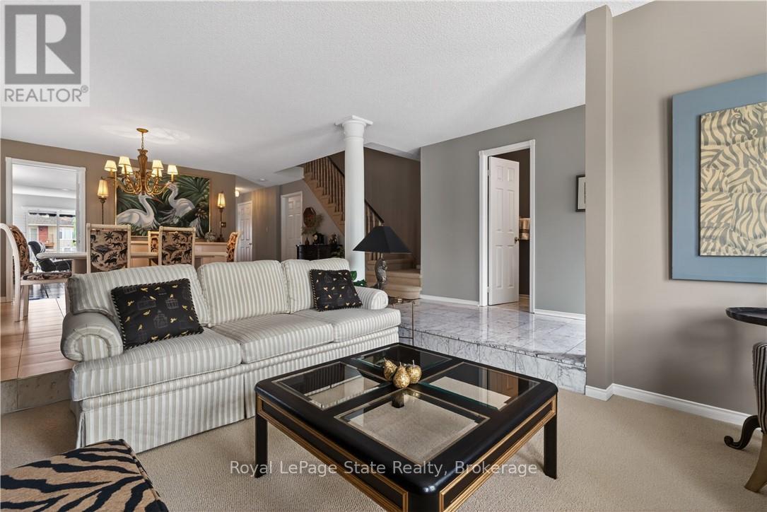 












77 SUNVALE PLACE

,
Hamilton (Lakeshore),




Ontario
L8E4Z6

