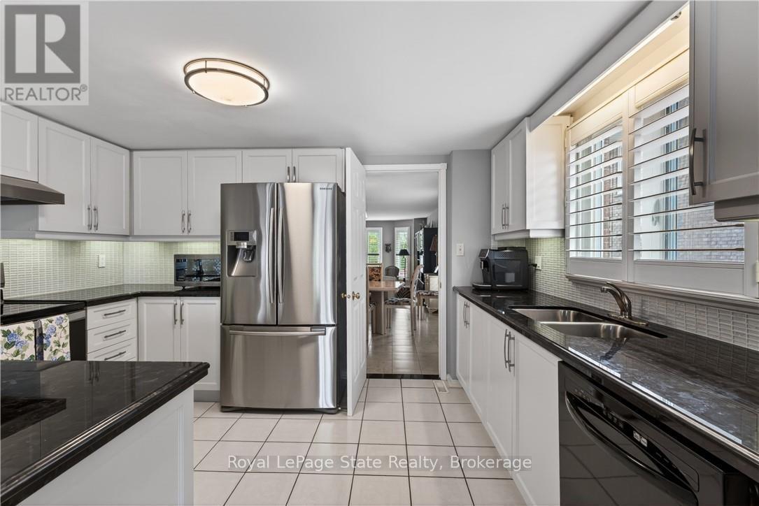 












77 SUNVALE PLACE

,
Hamilton (Lakeshore),




Ontario
L8E4Z6

