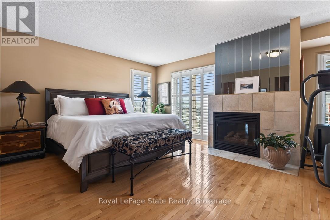 












77 SUNVALE PLACE

,
Hamilton (Lakeshore),




Ontario
L8E4Z6

