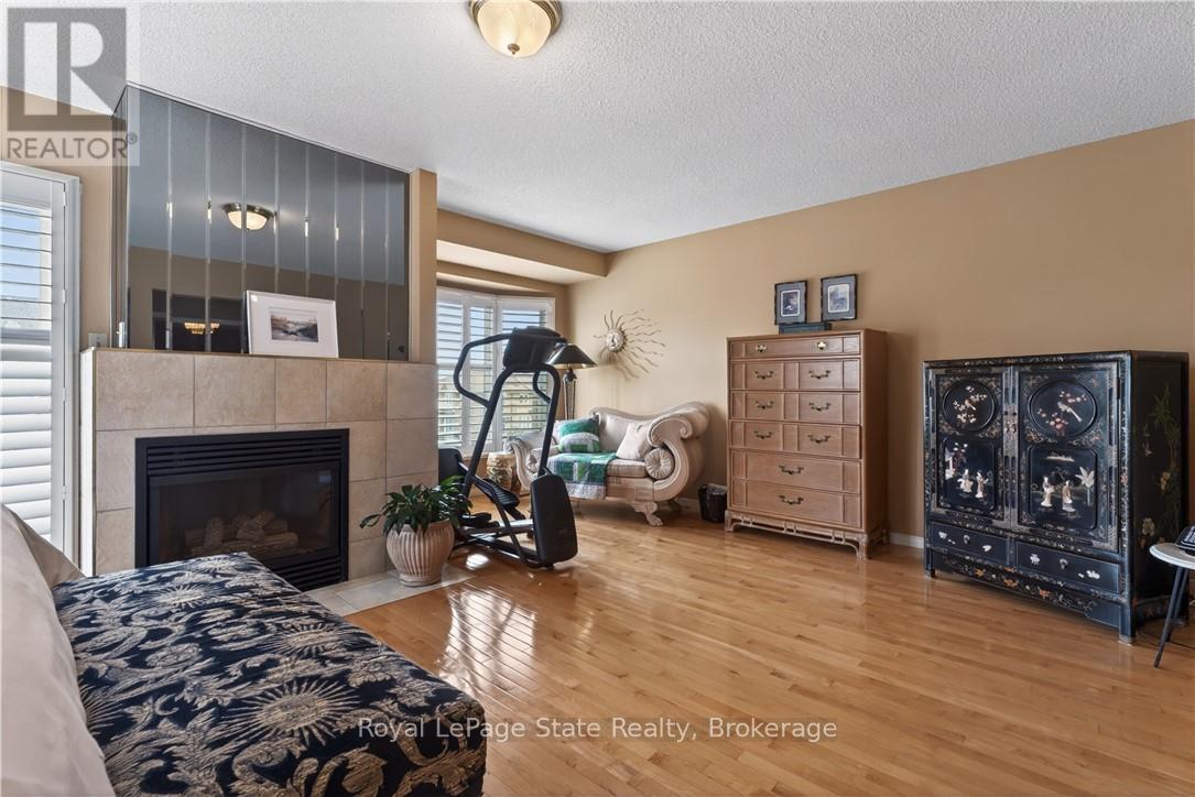 












77 SUNVALE PLACE

,
Hamilton (Lakeshore),




Ontario
L8E4Z6


