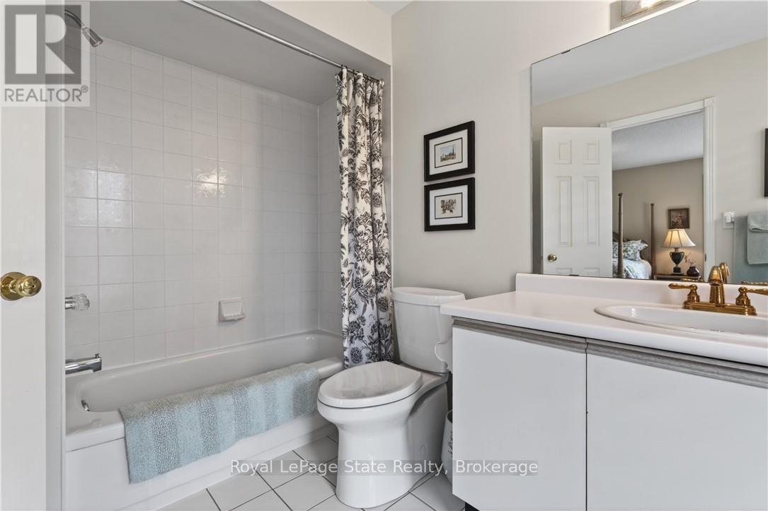 












77 SUNVALE PLACE

,
Hamilton (Lakeshore),




Ontario
L8E4Z6

