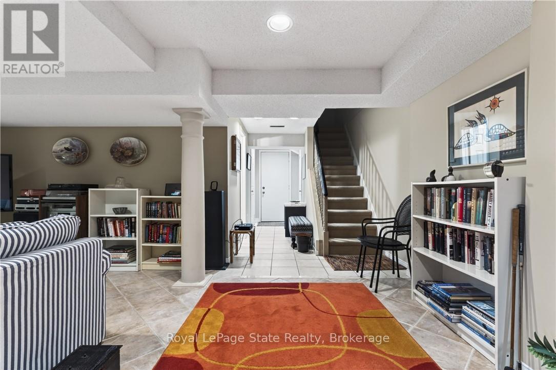












77 SUNVALE PLACE

,
Hamilton (Lakeshore),




Ontario
L8E4Z6

