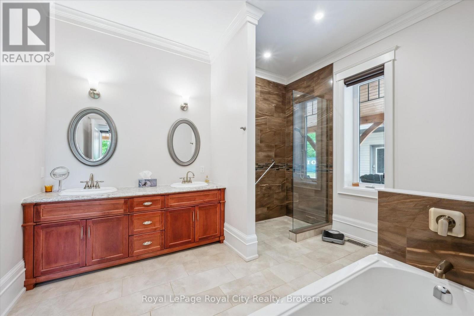 












8720 SIDEROAD 15 SIDE ROAD

,
Erin,




Ontario
N0B2K0

