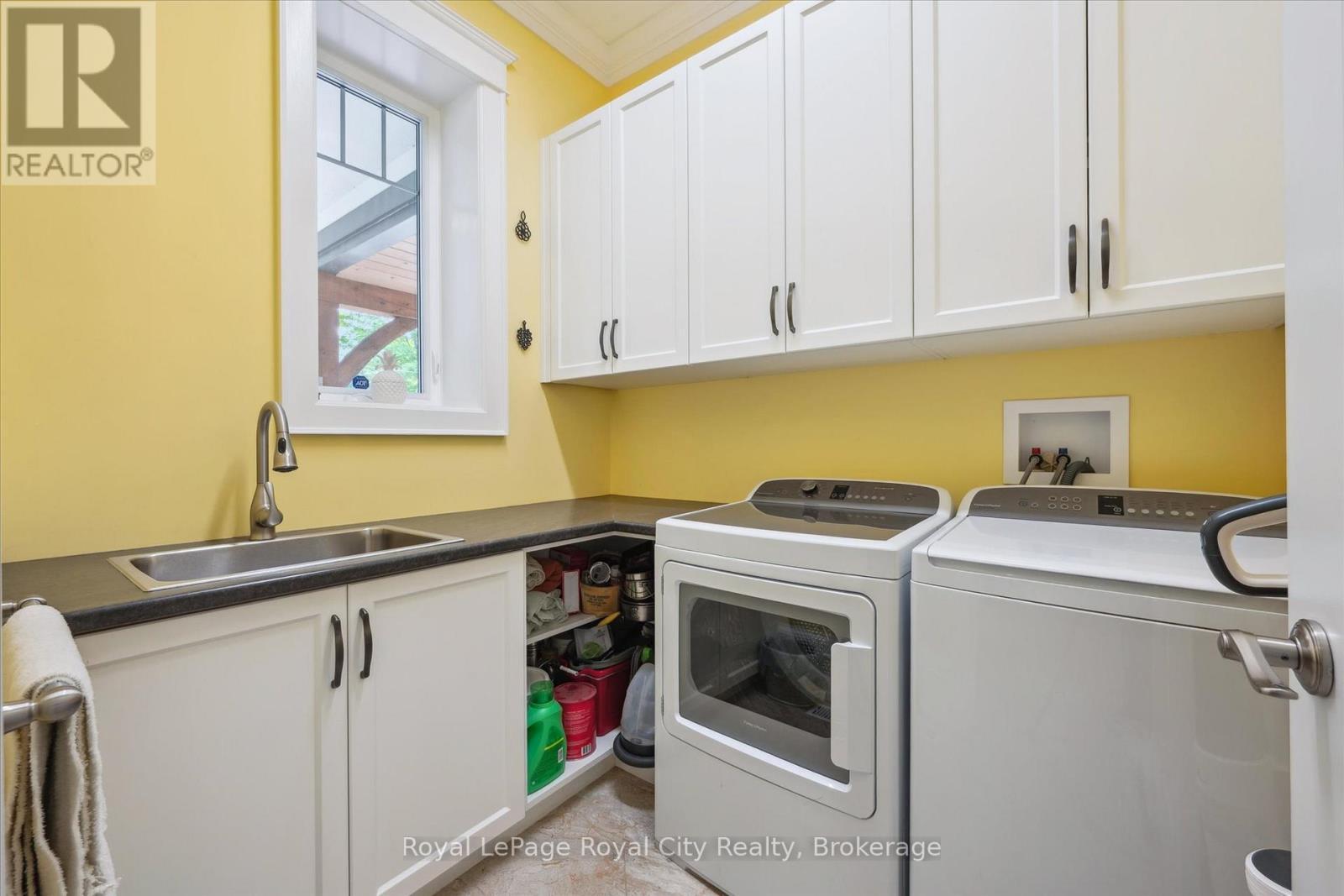 












8720 SIDEROAD 15 SIDE ROAD

,
Erin,




Ontario
N0B2K0


