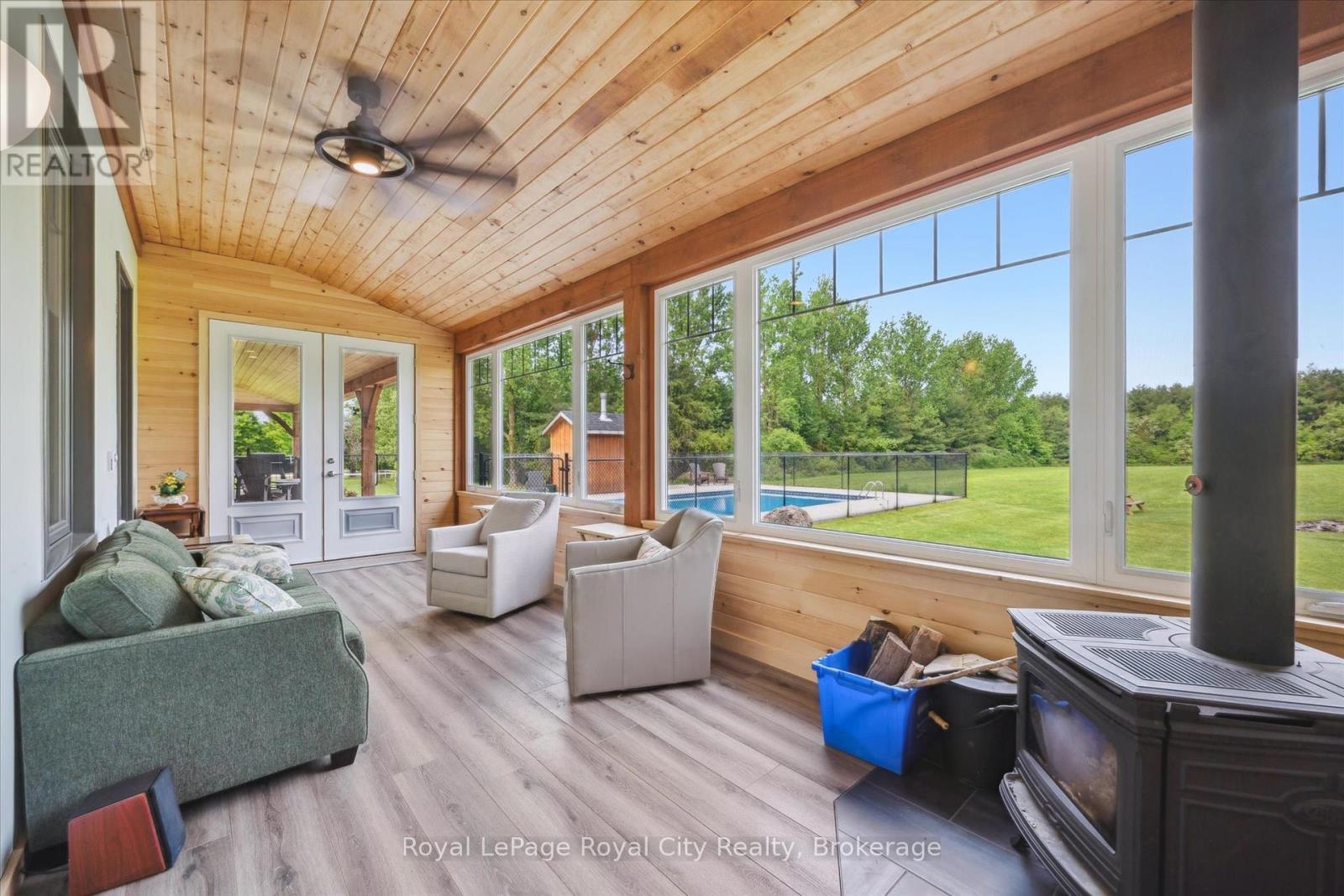 












8720 SIDEROAD 15 SIDE ROAD

,
Erin,




Ontario
N0B2K0

