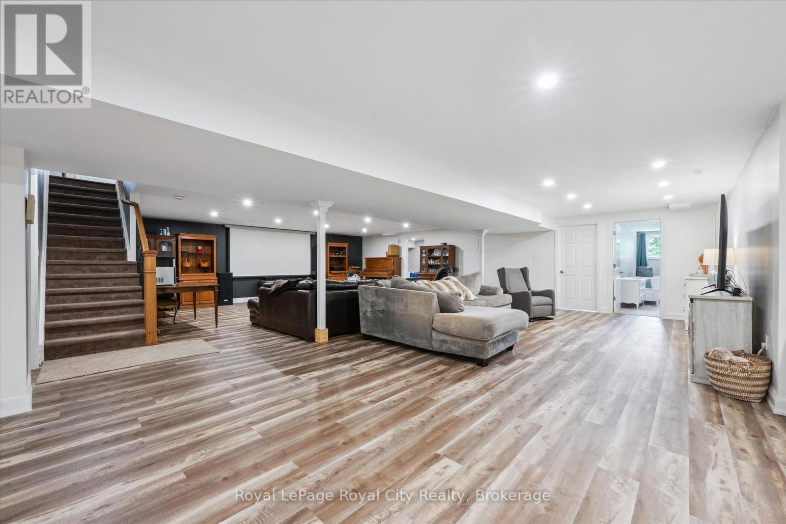 












8720 SIDEROAD 15 SIDE ROAD

,
Erin,




Ontario
N0B2K0

