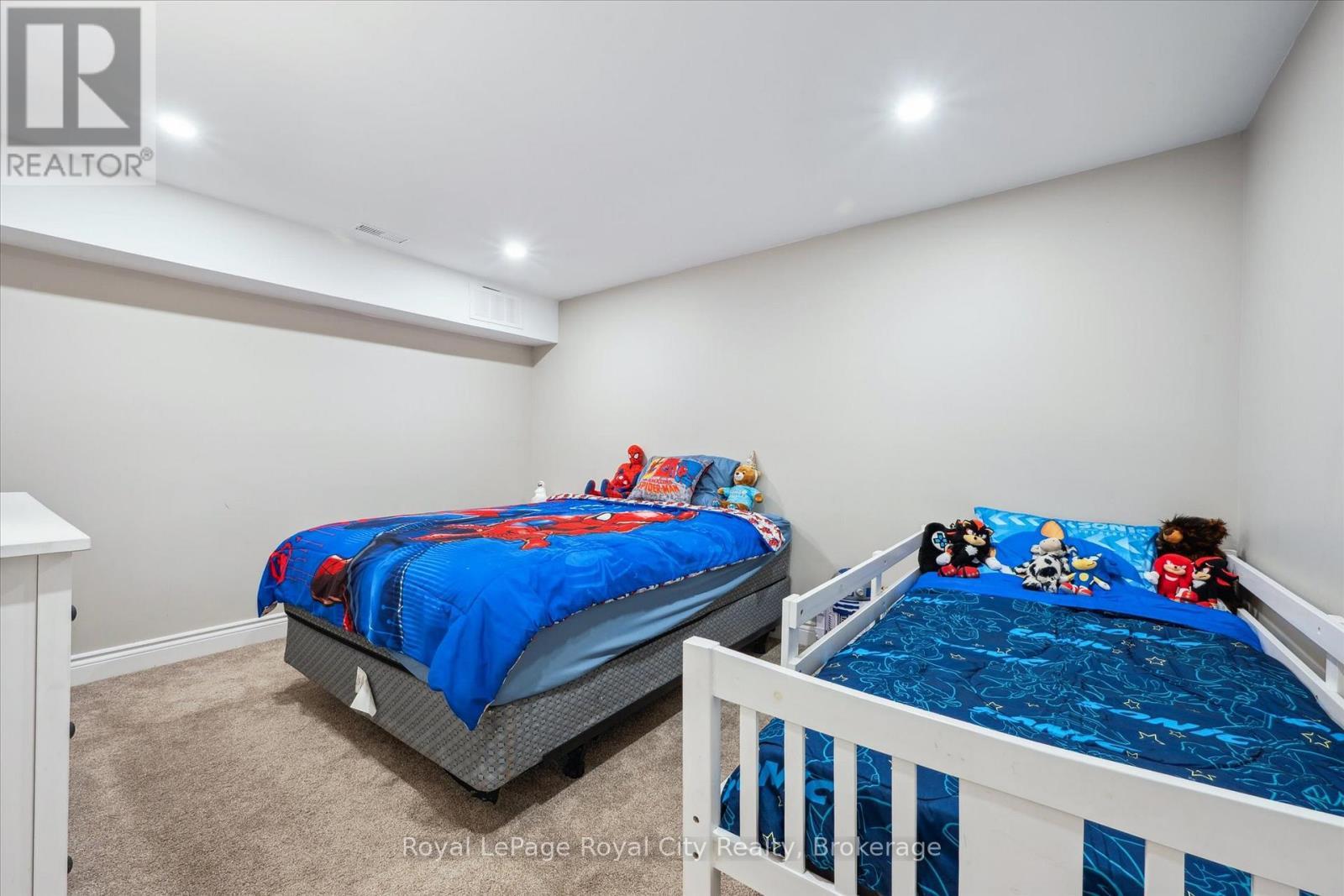












8720 SIDEROAD 15 SIDE ROAD

,
Erin,




Ontario
N0B2K0


