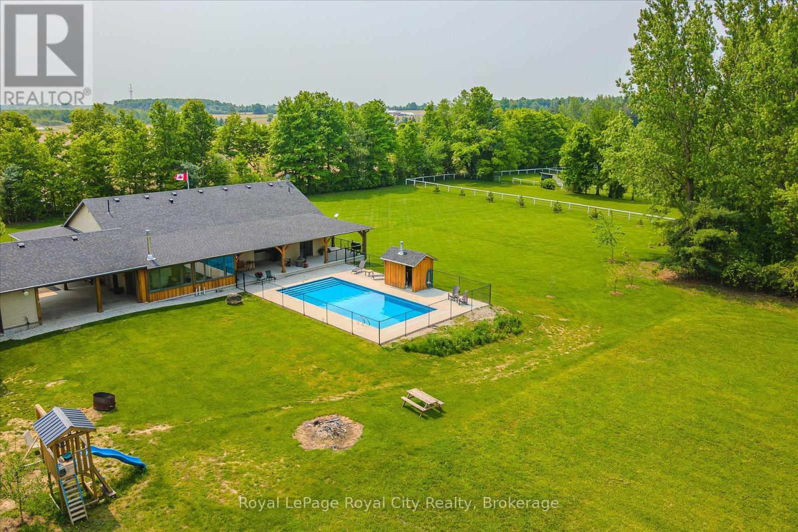 












8720 SIDEROAD 15 SIDE ROAD

,
Erin,




Ontario
N0B2K0

