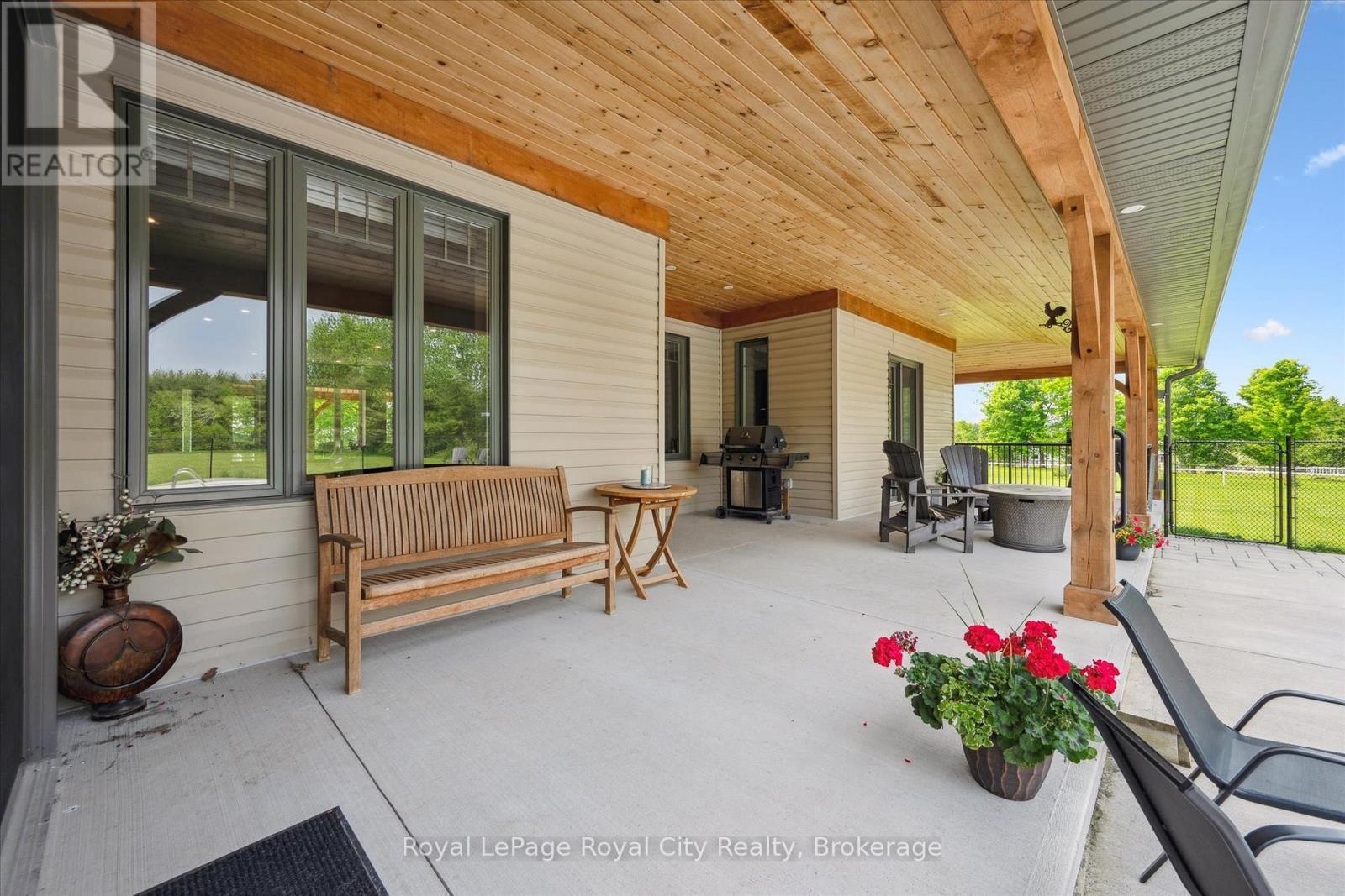 












8720 SIDEROAD 15 SIDE ROAD

,
Erin,




Ontario
N0B2K0

