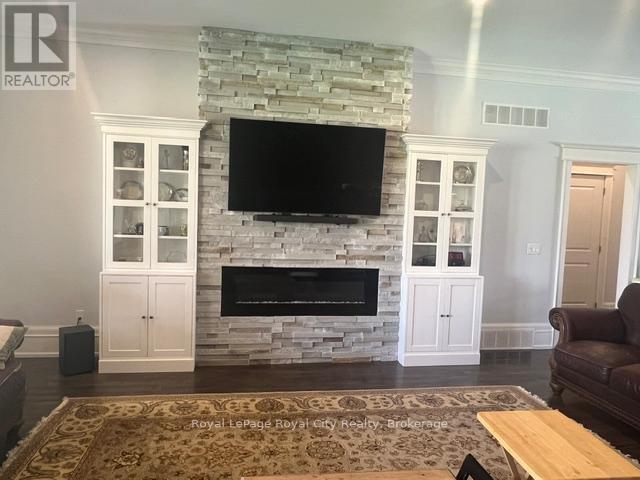 












8720 SIDEROAD 15 SIDE ROAD

,
Erin,




Ontario
N0B2K0


