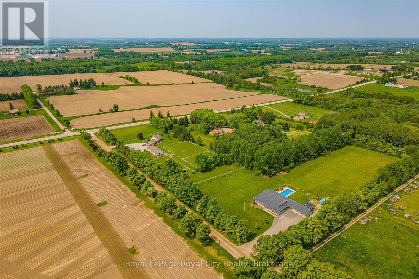












8720 SIDEROAD 15 SIDE ROAD

,
Erin,




Ontario
N0B2K0

