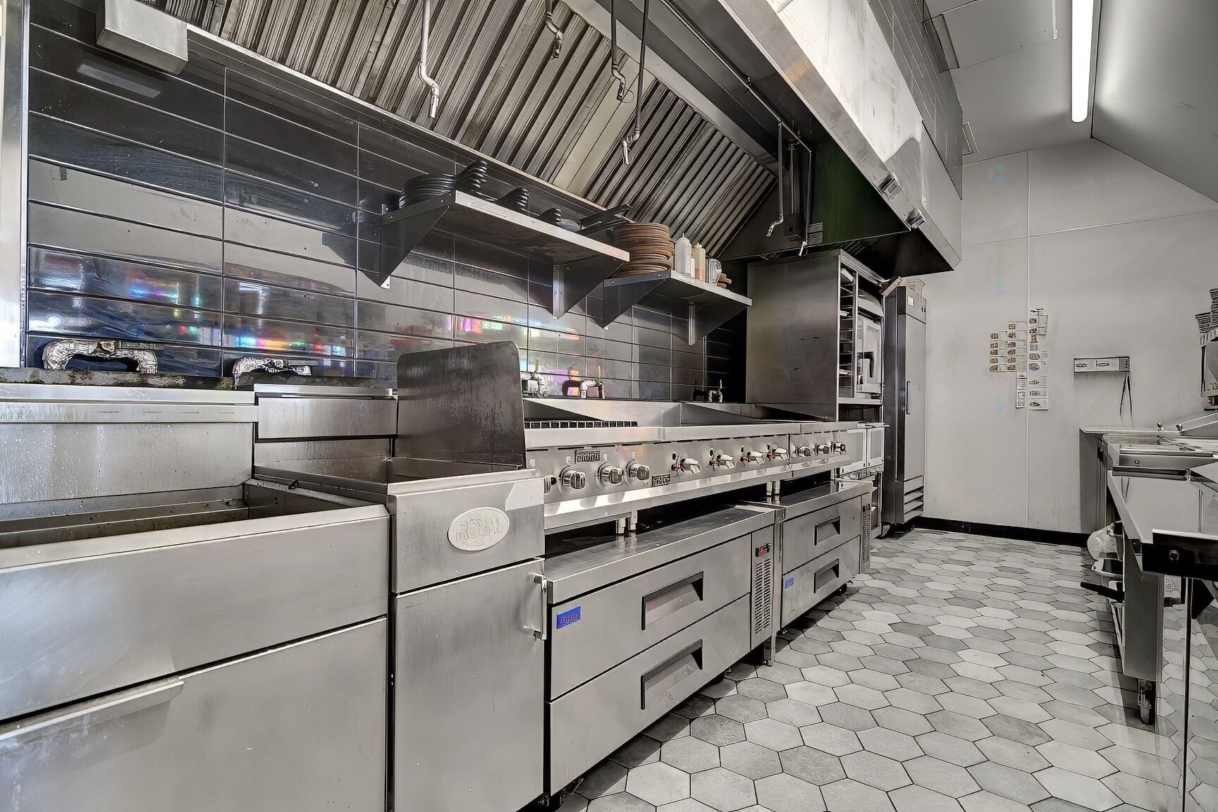 









6820


Rue Jean-Talon E.

,
Montréal (Saint-Léonard),




QC
H1S0A5

