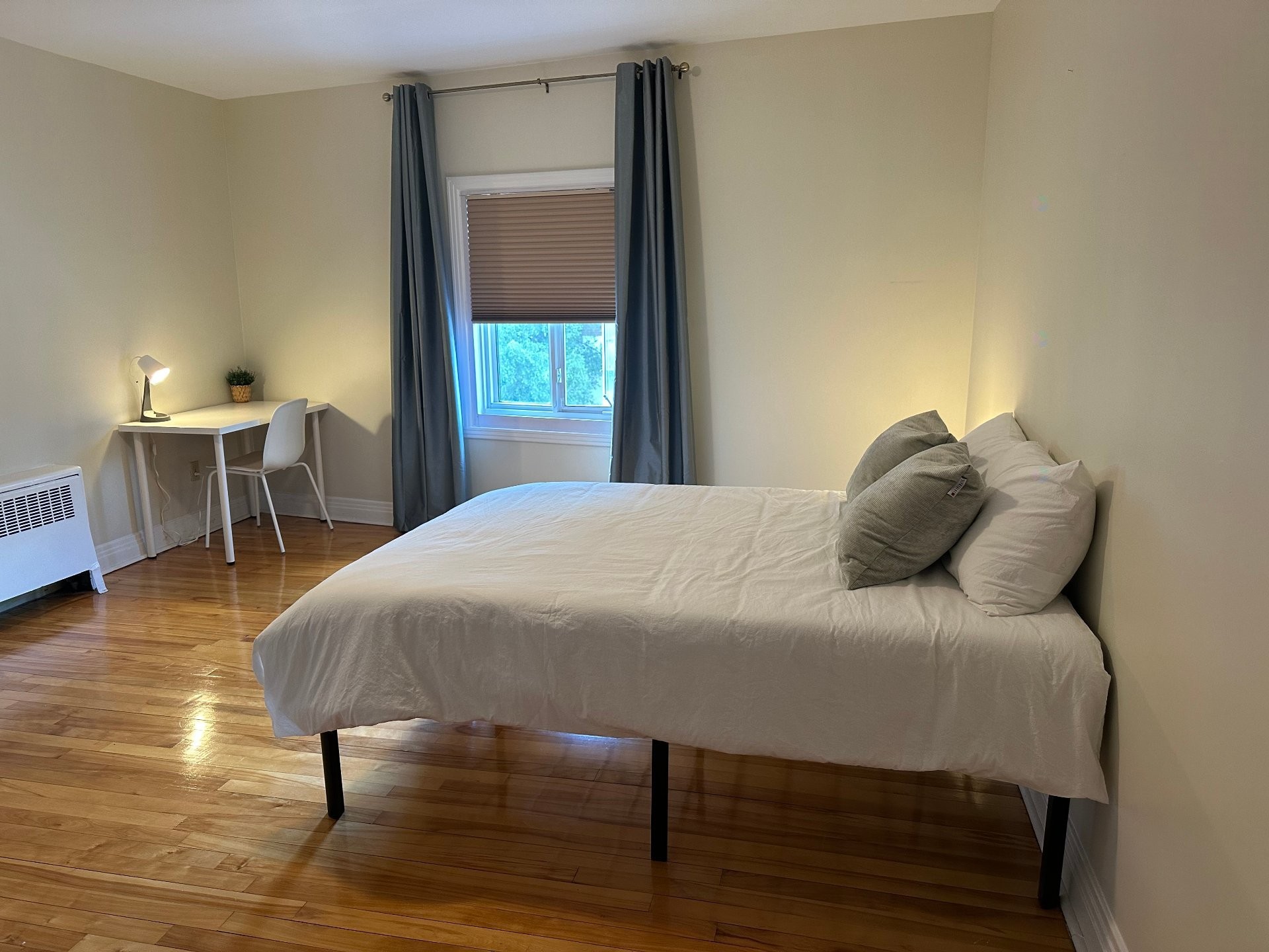









5190


Av. Bourbonnière

,
Montréal (Rosemont/La Petite-Patrie),




QC
H1X2M8

