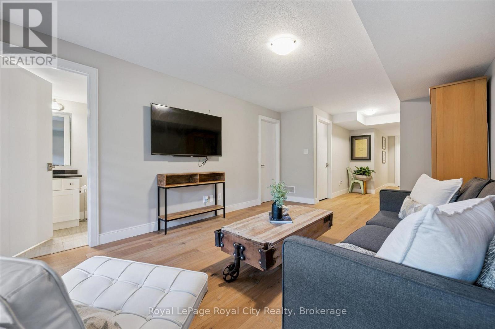 












83 - 60 ARKELL ROAD

,
Guelph (Kortright East),




Ontario
N1L0N8


