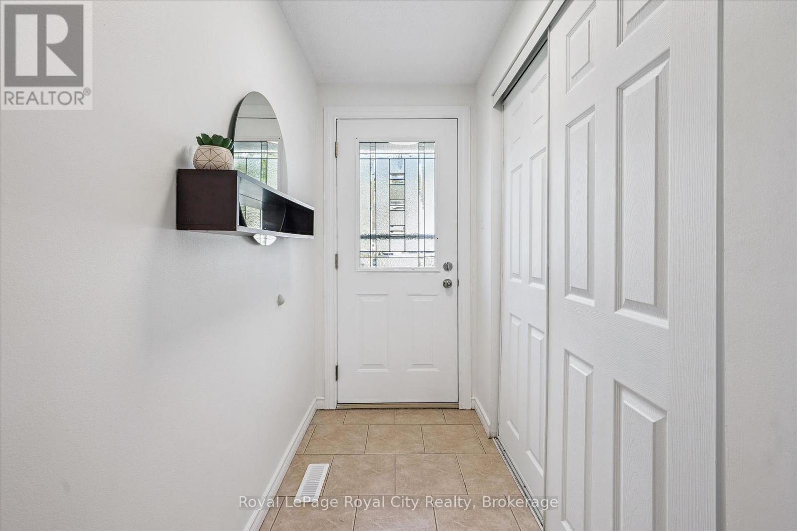 












42 - 700 PAISLEY ROAD

,
Guelph (Willow West/Sugarbush/West Acres),




Ontario
N1K1A3

