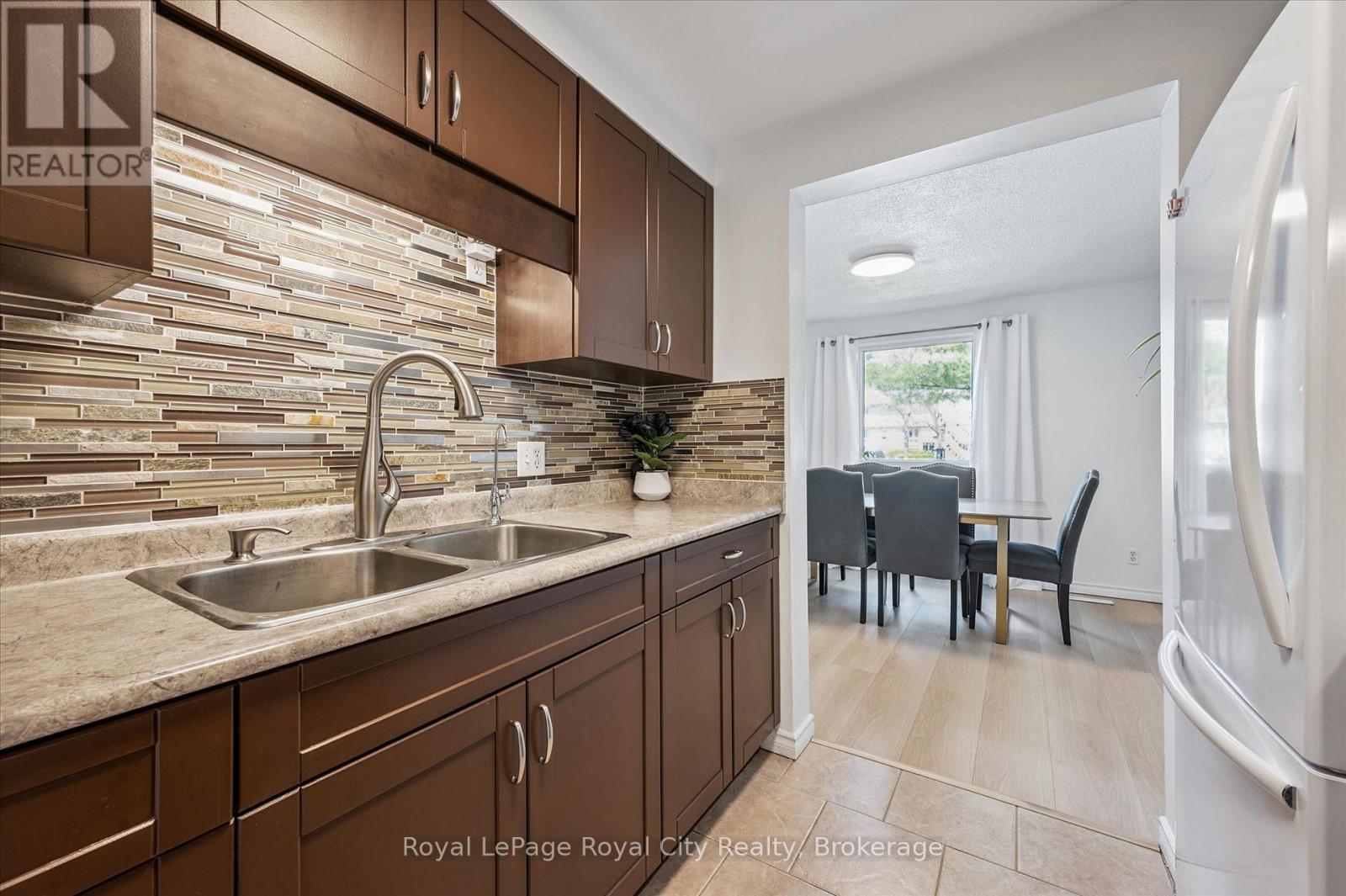 












42 - 700 PAISLEY ROAD

,
Guelph (Willow West/Sugarbush/West Acres),




Ontario
N1K1A3

