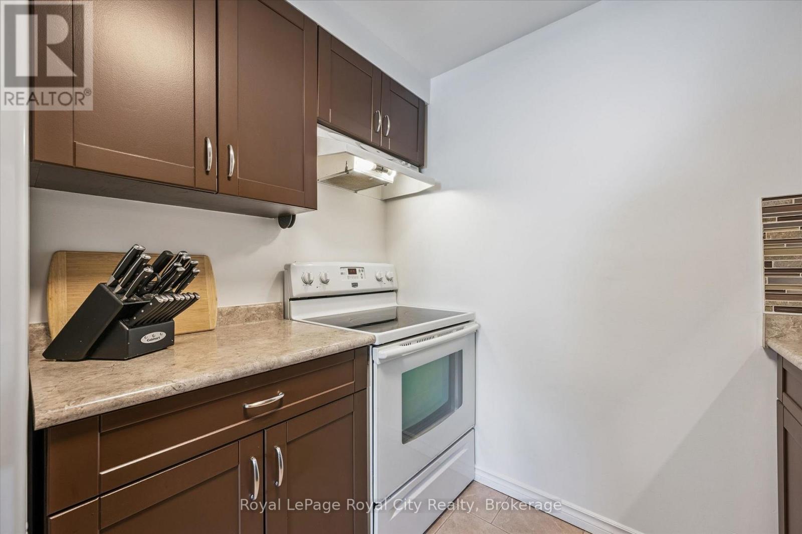 












42 - 700 PAISLEY ROAD

,
Guelph (Willow West/Sugarbush/West Acres),




Ontario
N1K1A3

