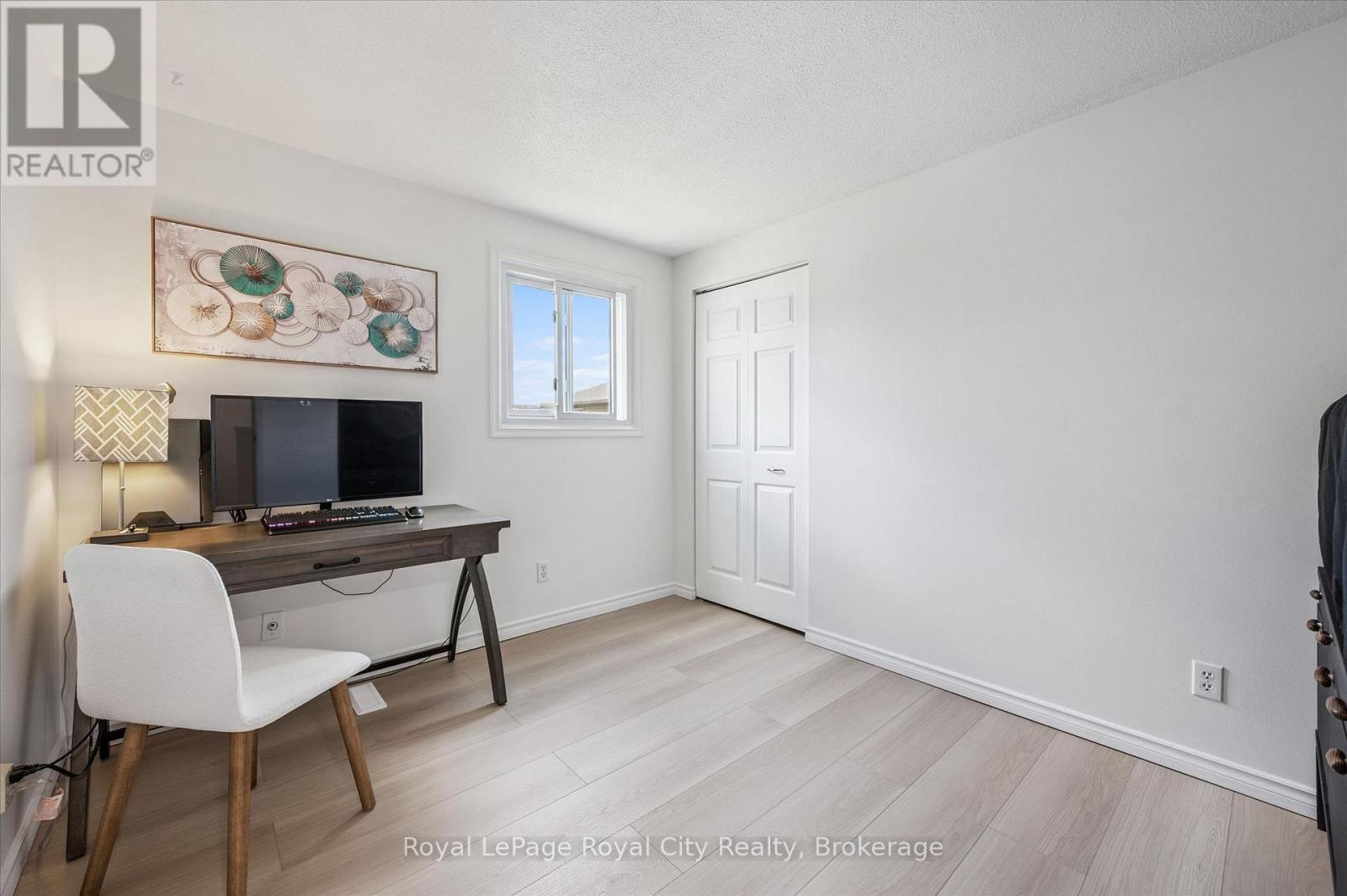 












42 - 700 PAISLEY ROAD

,
Guelph (Willow West/Sugarbush/West Acres),




Ontario
N1K1A3


