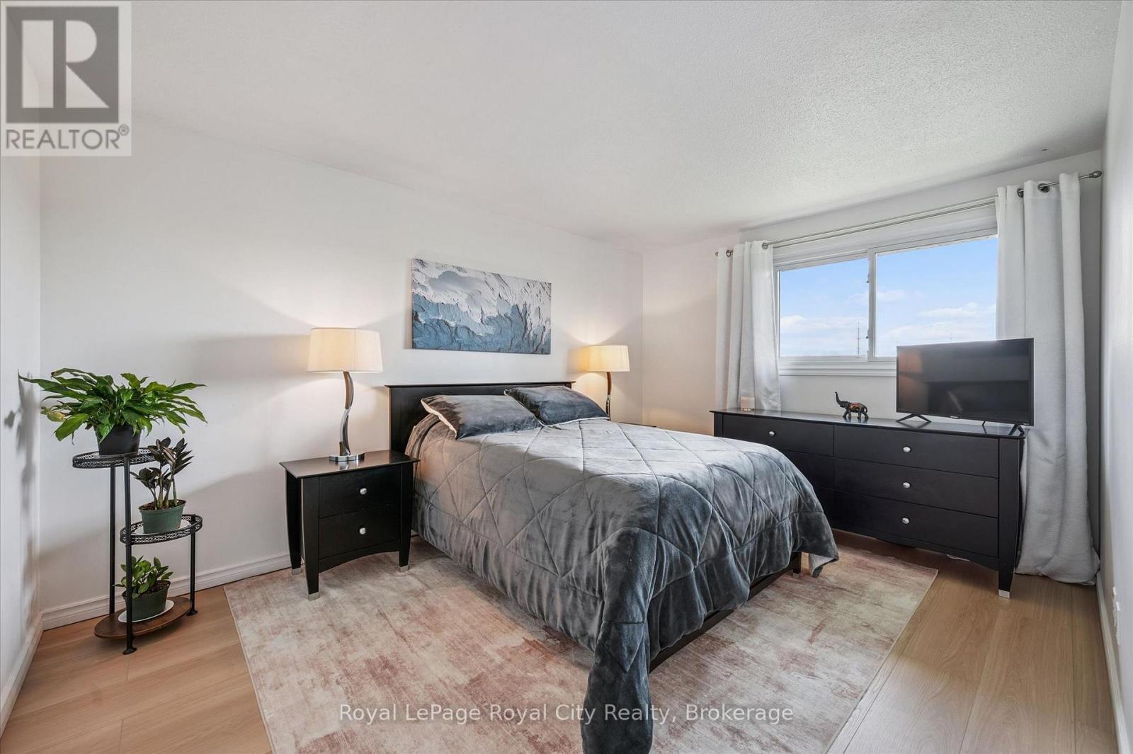 












42 - 700 PAISLEY ROAD

,
Guelph (Willow West/Sugarbush/West Acres),




Ontario
N1K1A3

