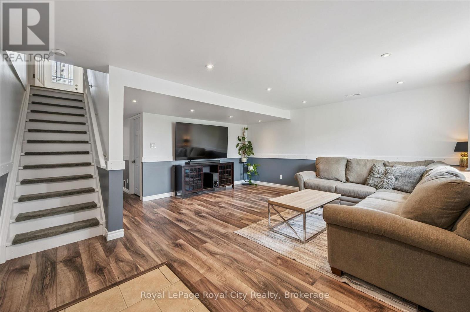 












42 - 700 PAISLEY ROAD

,
Guelph (Willow West/Sugarbush/West Acres),




Ontario
N1K1A3

