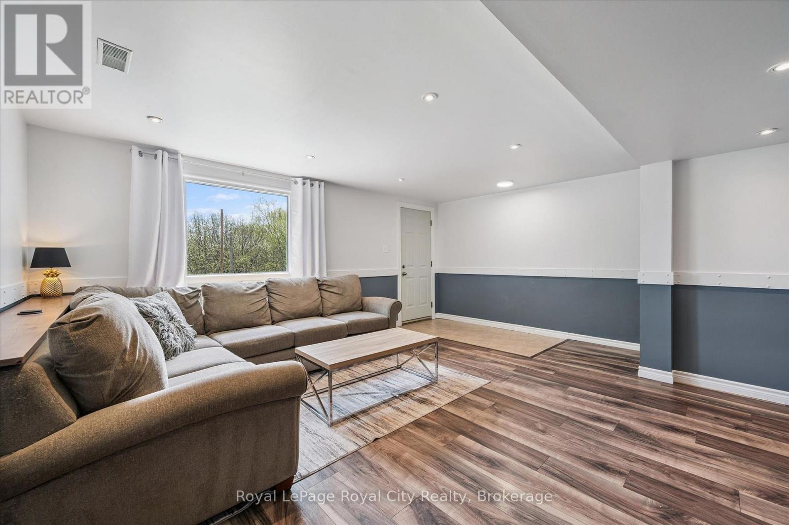 












42 - 700 PAISLEY ROAD

,
Guelph (Willow West/Sugarbush/West Acres),




Ontario
N1K1A3

