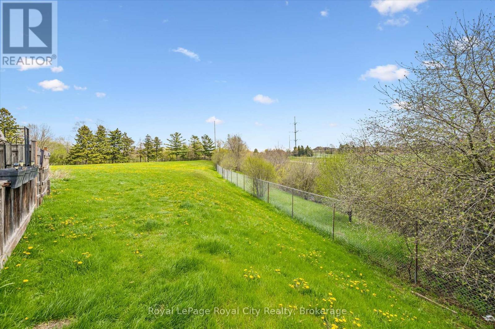 












42 - 700 PAISLEY ROAD

,
Guelph (Willow West/Sugarbush/West Acres),




Ontario
N1K1A3

