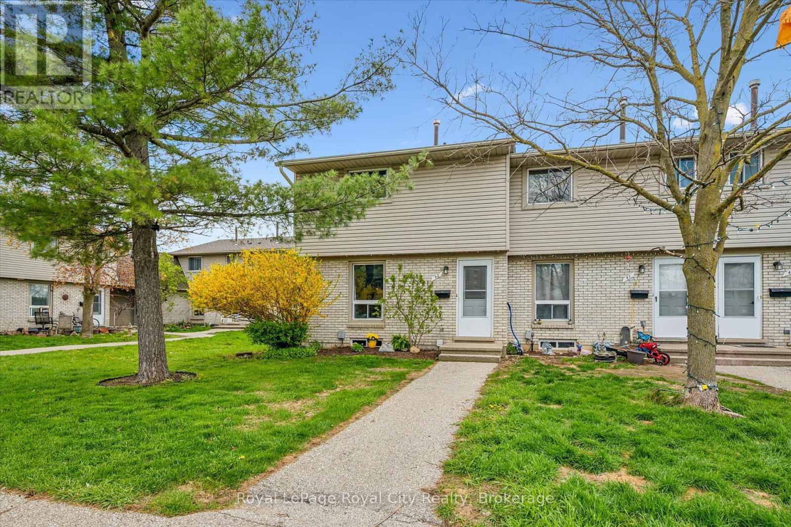 












42 - 700 PAISLEY ROAD

,
Guelph (Willow West/Sugarbush/West Acres),




Ontario
N1K1A3

