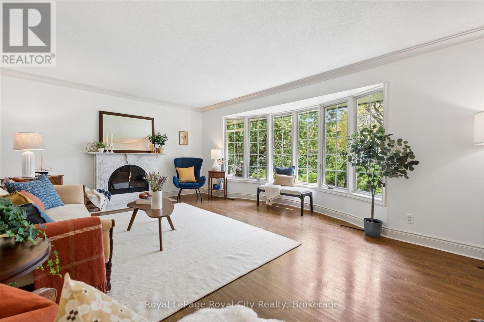 












29 LYNWOOD PLACE

,
Guelph (Dovercliffe Park/Old University),




Ontario
N1G2V9

