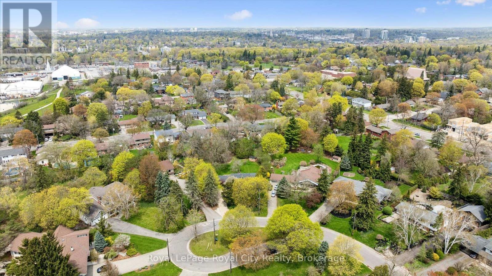 












29 LYNWOOD PLACE

,
Guelph (Dovercliffe Park/Old University),




Ontario
N1G2V9

