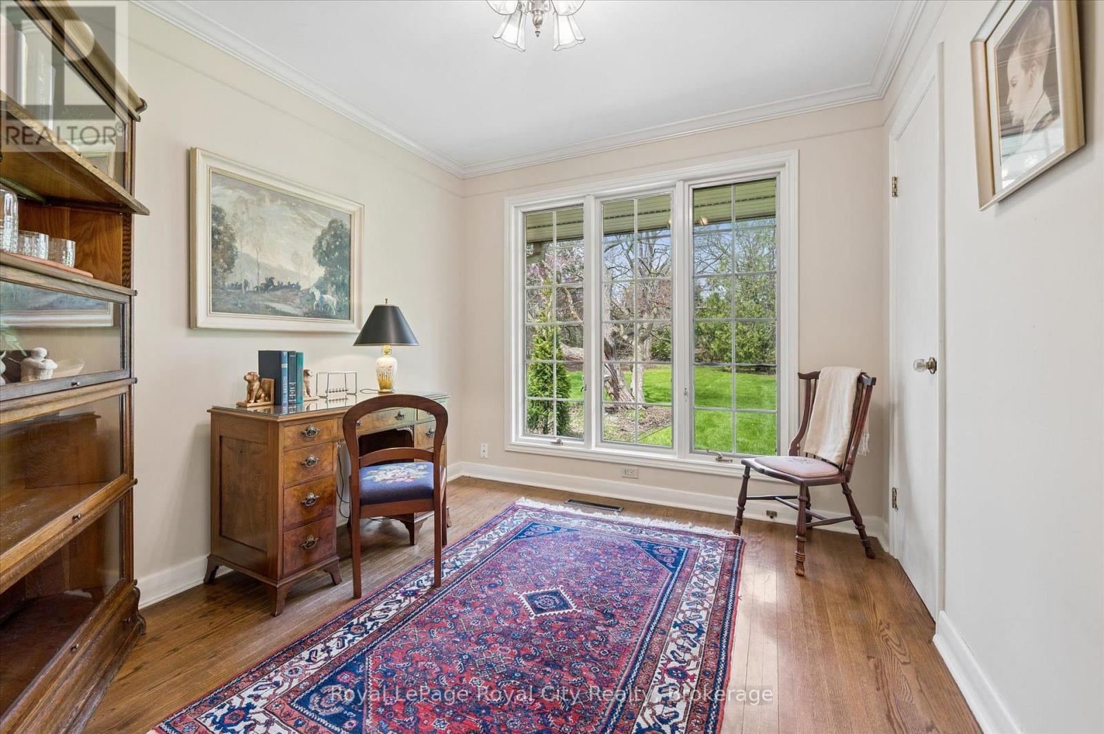 












29 LYNWOOD PLACE

,
Guelph (Dovercliffe Park/Old University),




Ontario
N1G2V9

