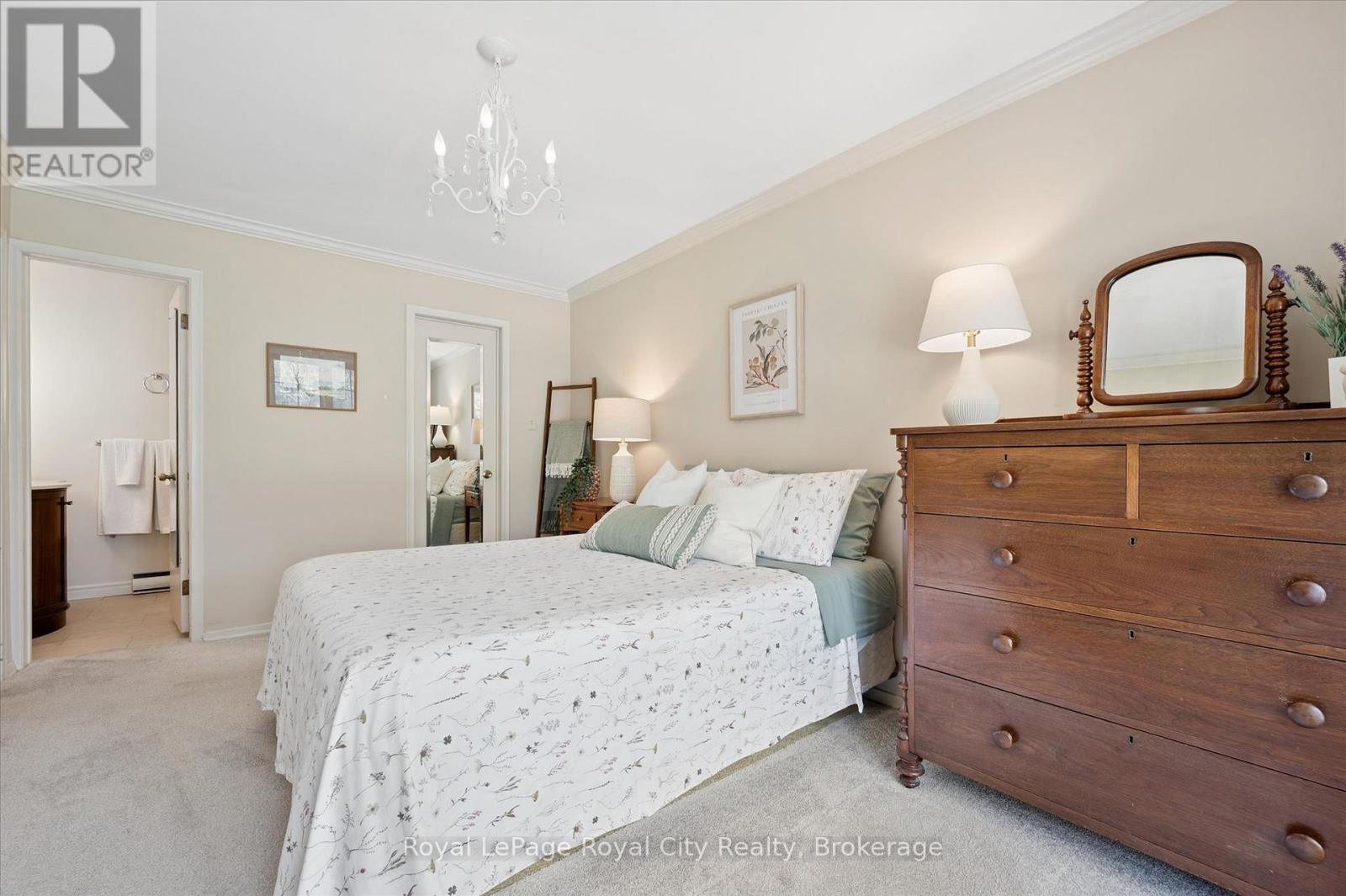 












29 LYNWOOD PLACE

,
Guelph (Dovercliffe Park/Old University),




Ontario
N1G2V9

